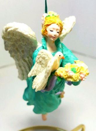 Статуэтка Ангел с голубкой. Винтаж. 1999г