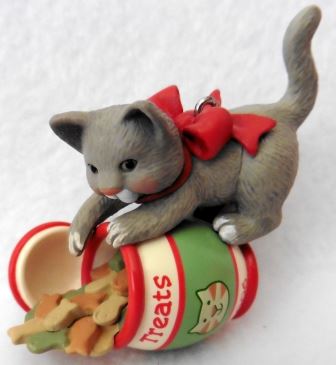 Статуэтка/фигурка/елочная игрушка Кошка в банке с кормом