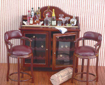 Домашний декорированный бар (без стульев)