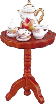 Круглый столик с чайным сервизом