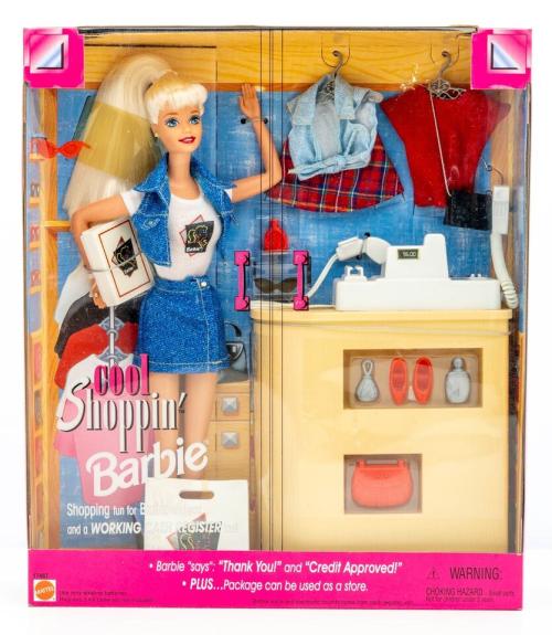 Игровой набор с куклой Барби и магазином одежды, 97 г.